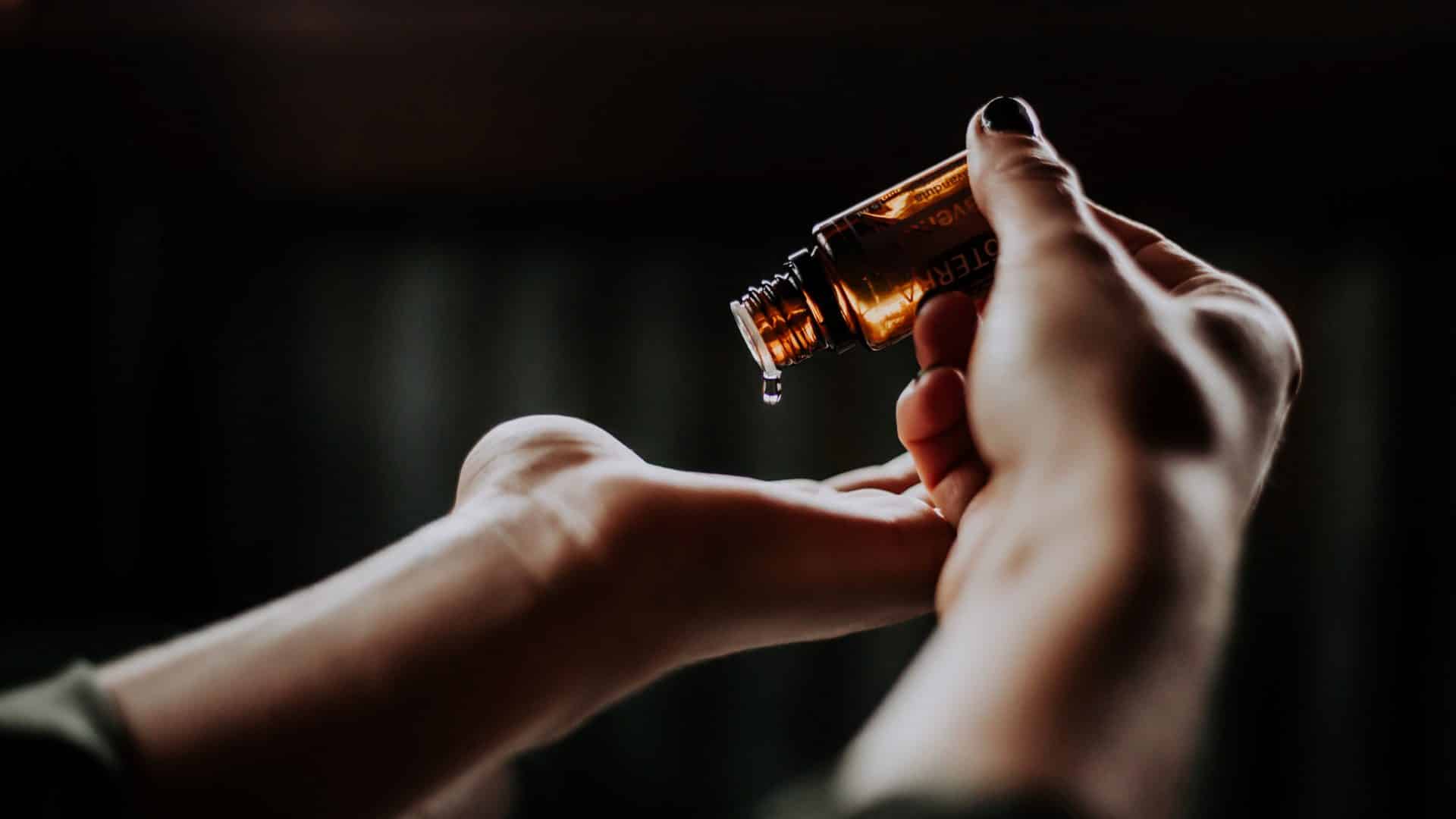 Što je aromaterapija i djeluju li uistinu eterična ulja?
